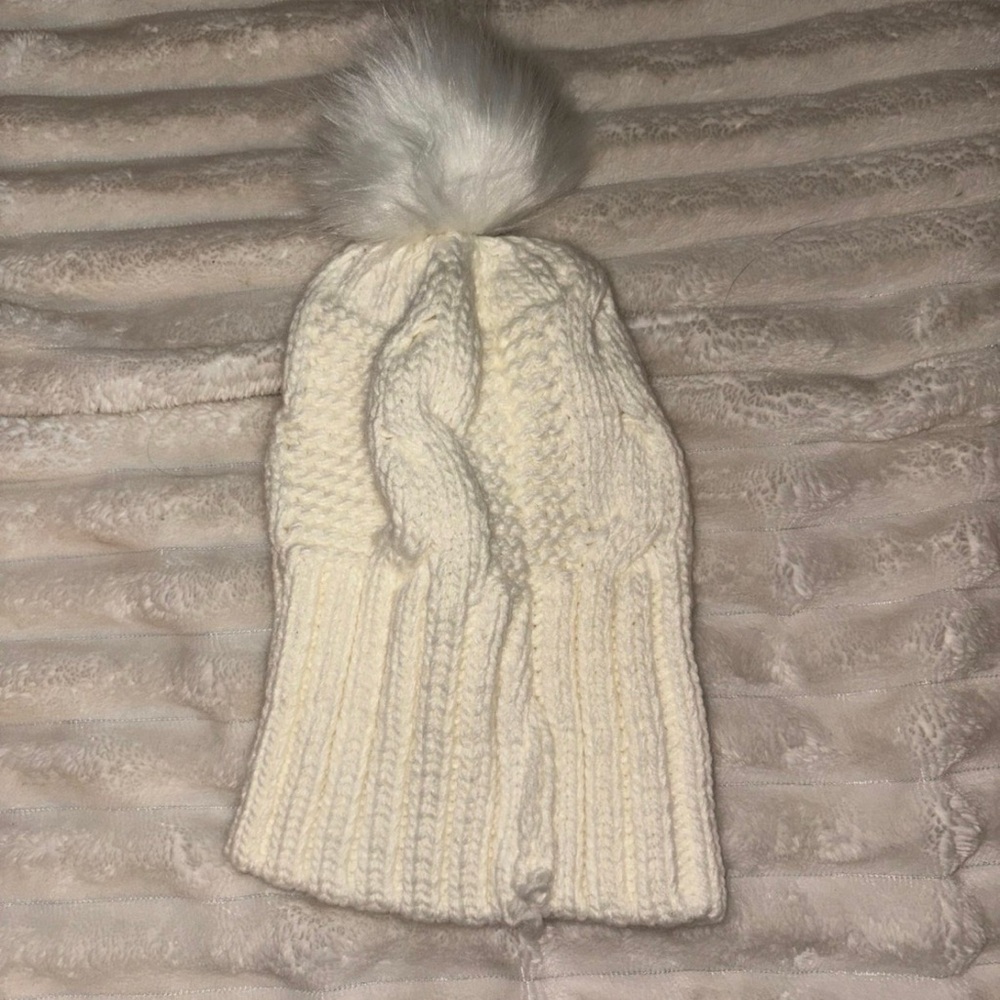 Cozy White Knit Pom-Pom Beanie